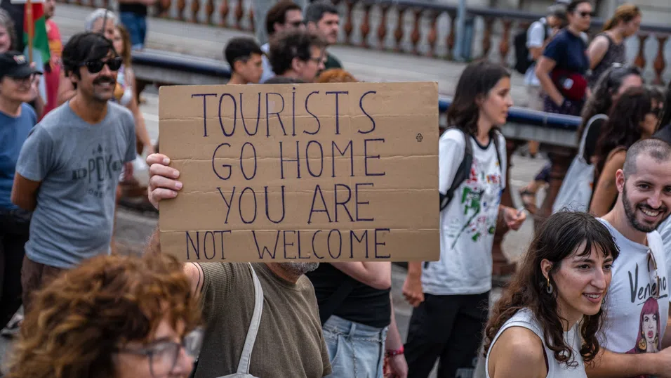 „Махайте се!“: Търпението на местните към туристите в Барселона преля