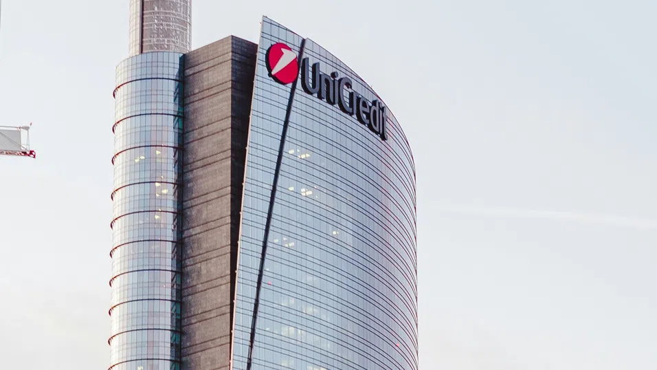 Съдът решава може ли правителството да се меси в офертата на UniCredit за Banco BPM