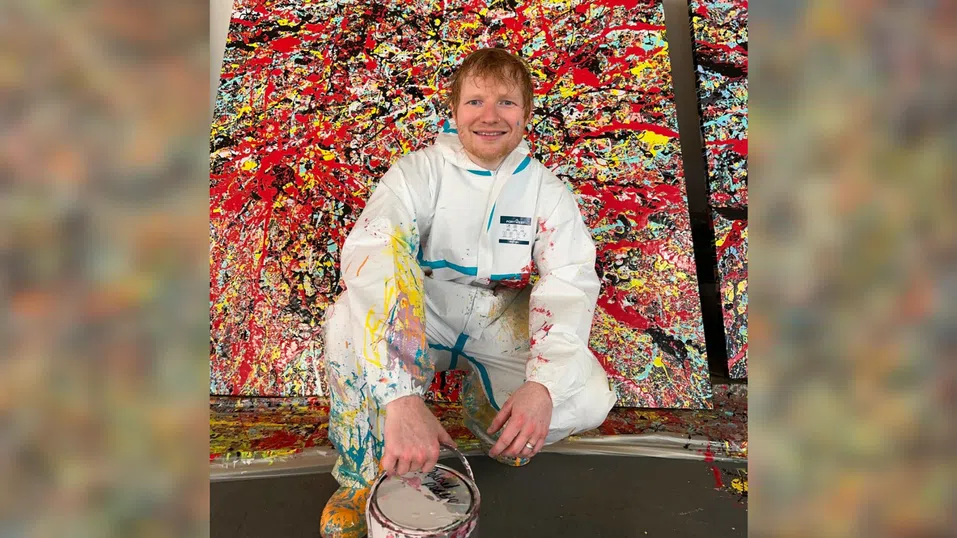 Ед Шийрън представя изложба на картини с благотворителна цел