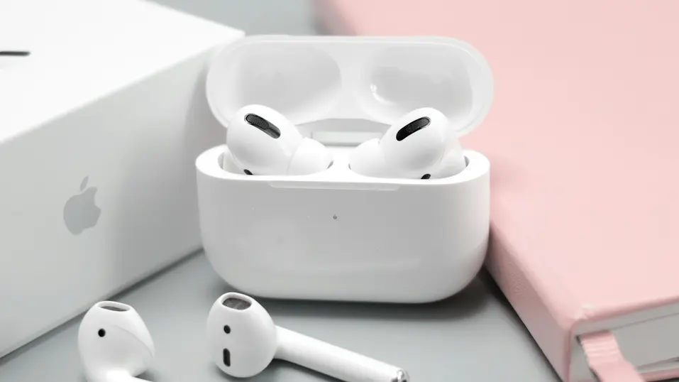 Акциите на производителя на AirPods поевтиняха с над 5% при дебюта си в Хонконг