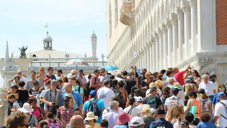 Венеция събра милиони от таксата за туристи, но дали проблемът с тълпите е решен?