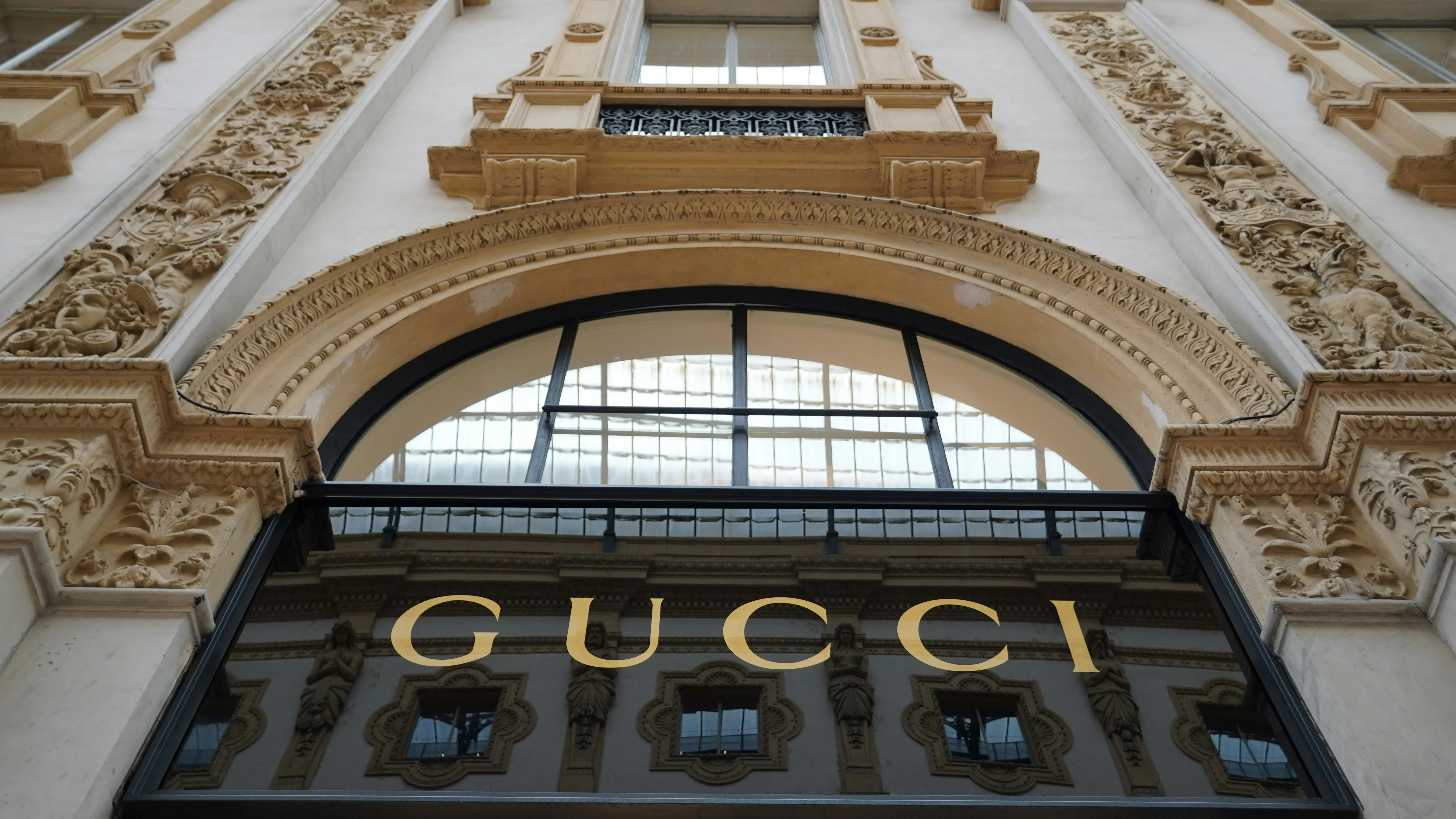 Gucci търси спасение от луксозен крах с нов главен изпълнителен директор