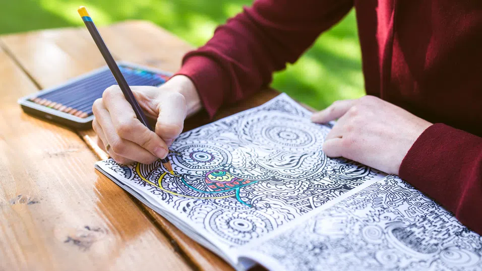 Уютно оцветяване или как възрастните намират спокойствие в семплотата