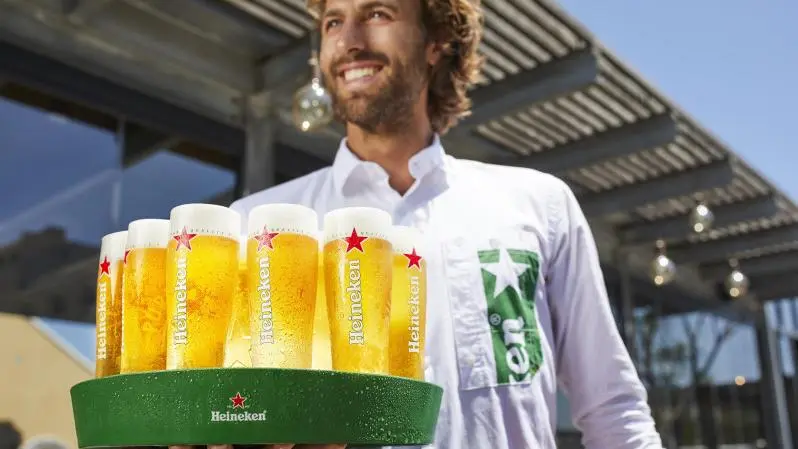 Европейците пият все по-малко бира, но шефът на Heineken има рецепта за пазарния махмурлук