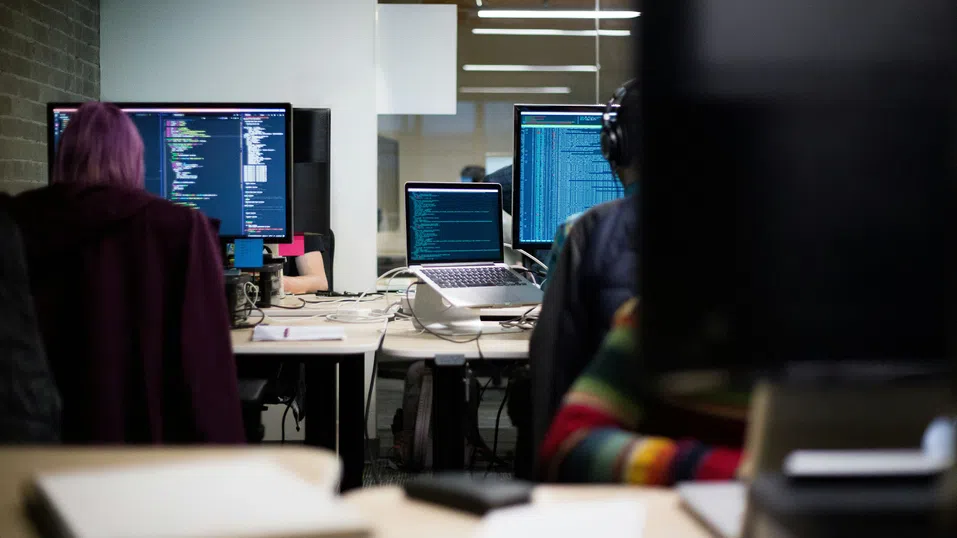 Машина за лайкове: Как руски инфлуенсъри се оказаха замесени в румънските избори