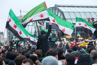 Светът се опитва да разбере какви могат да бъдат последиците от този нов драматичен сценарий в Близкия изток