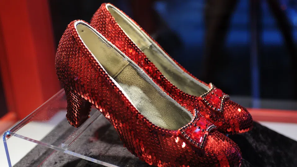 Рубинените пантофки на Джуди Гарланд бяха продадени за рекордните 28 млн. долара