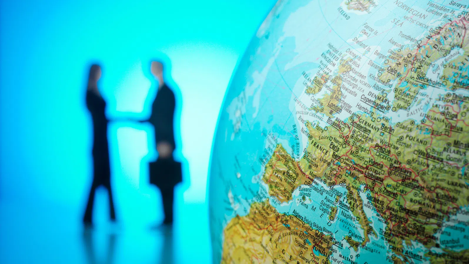 Геополитическата и вътрешната несигурност оказват отрицателен натиск върху инвестиционната активност