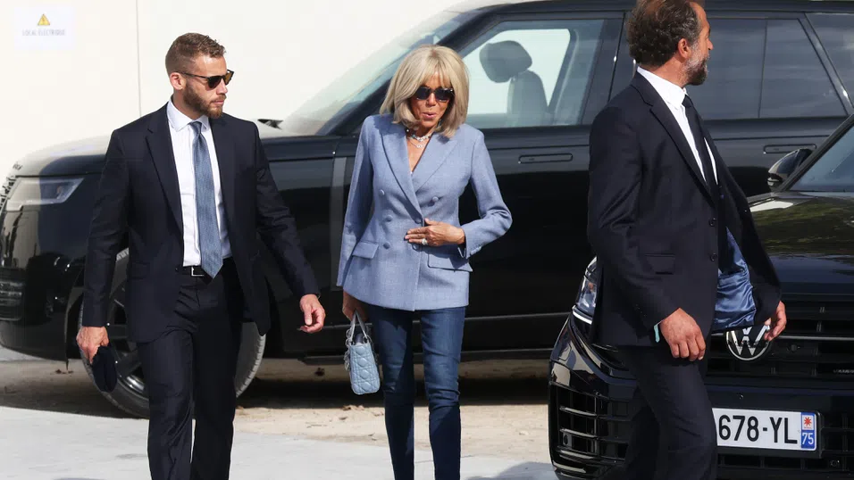 Бриджит Макрон нарича протестиращи феминистки с нецензурни определения