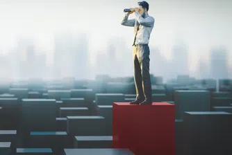 Влиятелните хора мислят и говорят по-абстрактно. Те виждат голямата картина, цялата „гора“, а не само отделните дървета. Това им помага да се ориентират в нови ситуации и да си поставят ясна посока за бъдещето