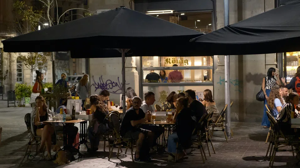 Край на нощната фиеста? Министър предлага баровете в Испания да не работят до малките часове