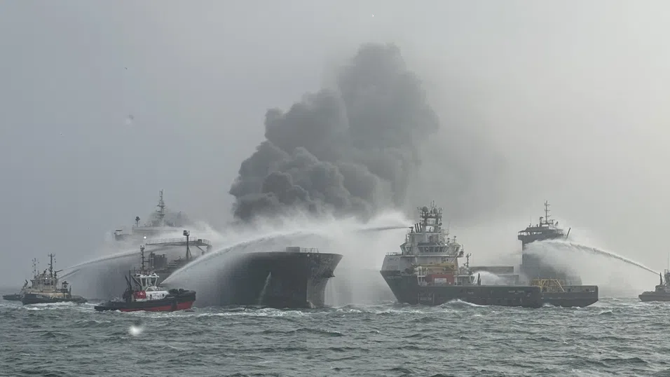 Над 30 пострадали са изведени на брега след сблъсък между петролен танкер и товарен кораб в Северно море