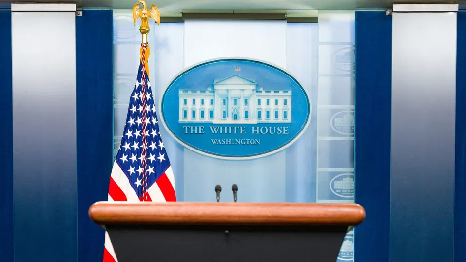 На служителите в Белия дом е забранено да правят пазарни залози