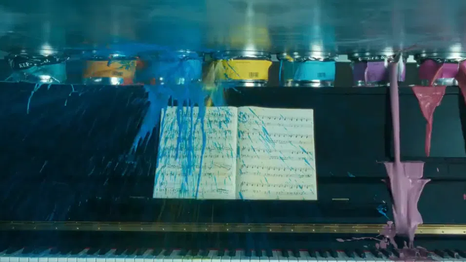 Apple се извини след смазващата реакция към рекламата на iPad