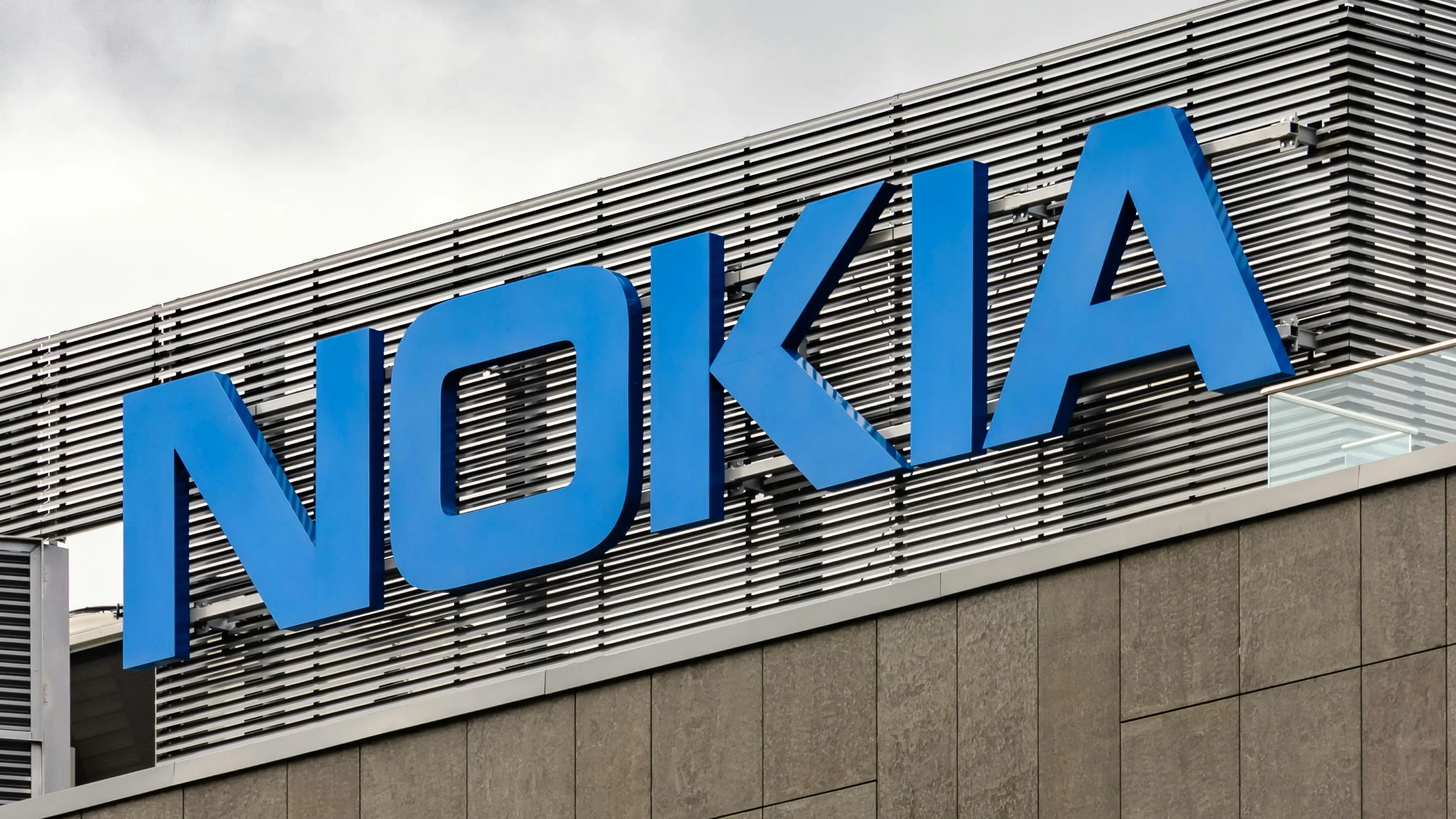 Главният изпълнителен директор на Nokia проведe първия в света „потапящ“ телефонен разговор