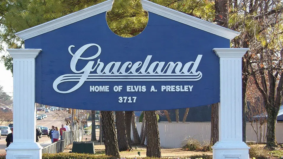 Защо Грейсленд не е само имението на Елвис за американците