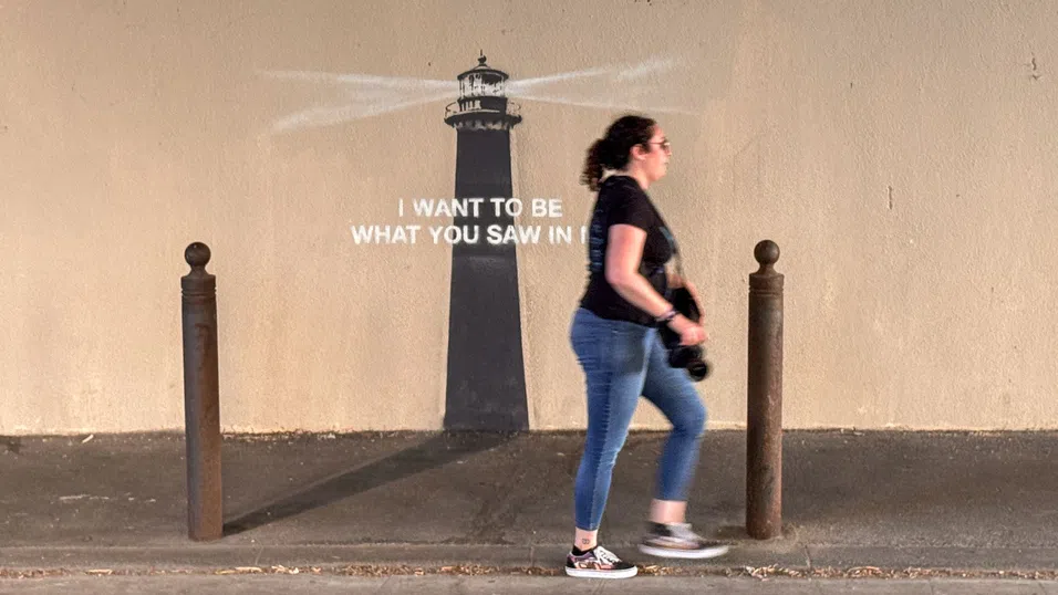 Кой наистина си ти? Пет произведения, които разкриват философията на Банкси