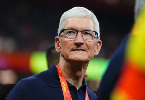 Тим Кук казва, че дълбоко разтърсен от събитията в Минеаполис и призовава за намаляване на напрежението