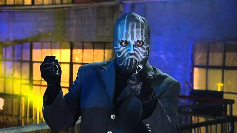 Най-големият фокус на Мистър М: Как един низвергнат магьосник се превръща в национален герой