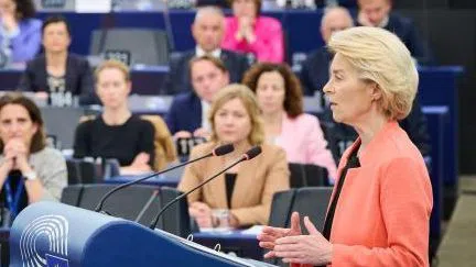 Урсула фон дер Лайен оцеля след вота на недоверие