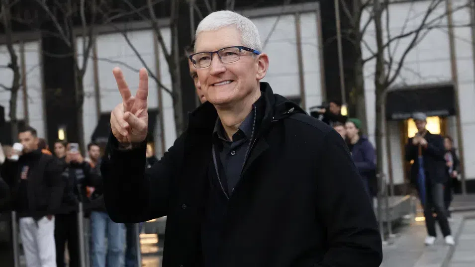 Кой ще наследи Тим Кук след пенсионирането на оперативния директор на Apple?