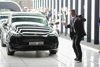 Анализ на експерти по възнаграждения на мениджъри, роботика и автономно шофиране, показва, че той може да получи над 50 млрд. долара без да се налага да прави революция в продуктите или бизнеса на Tesla