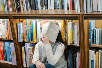 Популярните книги за самопомощ днес не обещават хармония чрез доброта или емпатия, а чрез нова философия – грижата за себе си на всяка цена