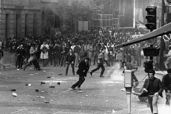 Политици, лудници и боеве: Изгубената рок революция на Франция от 1968 г.