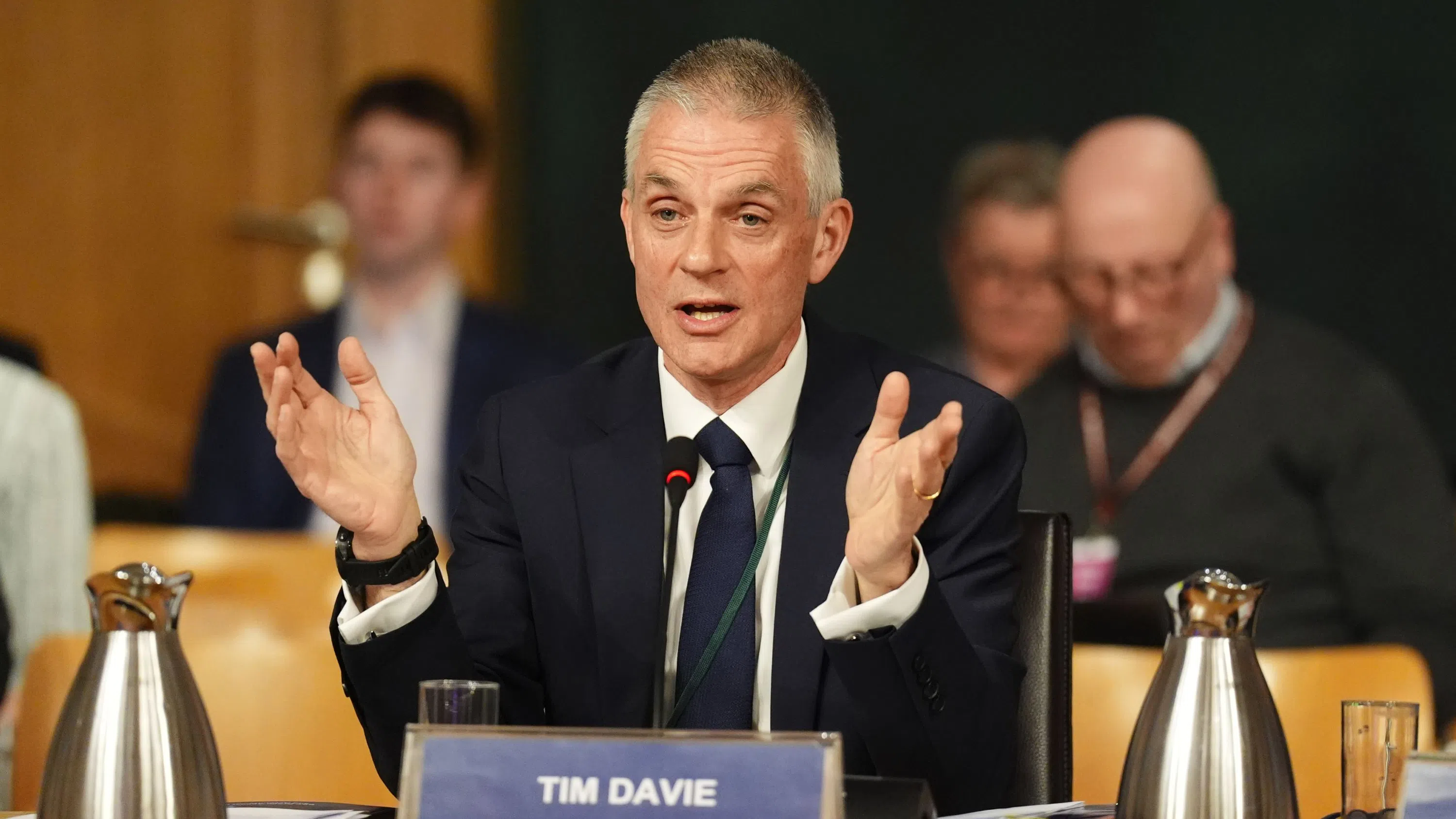 Кризата в BBC - оставката на Тим Дейви разкрива дълбоките проблеми в британската обществена медия