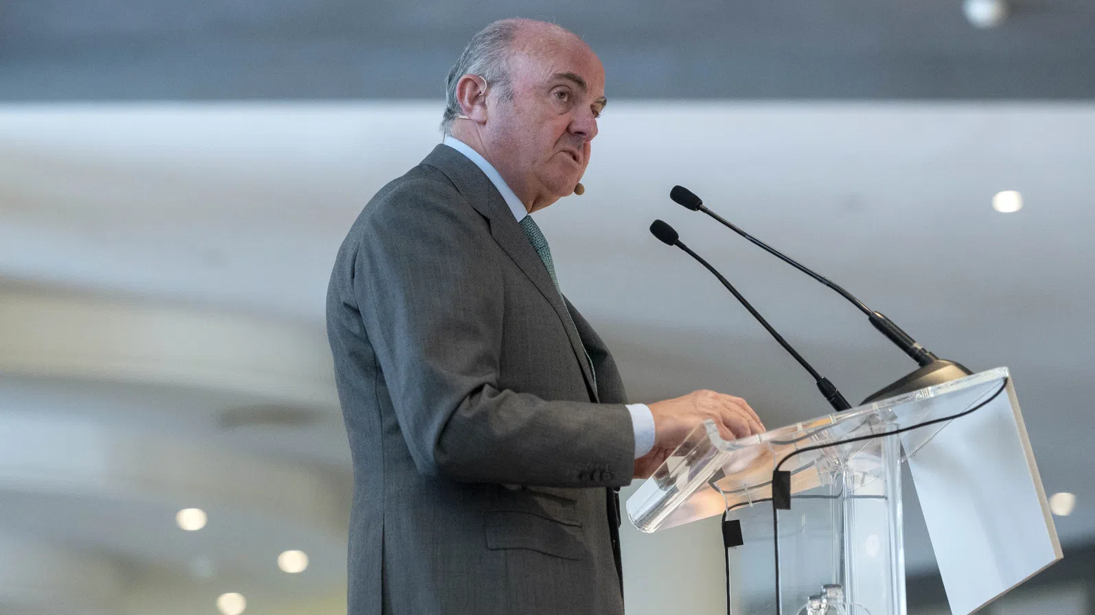 Вицепрезидентът на ЕЦБ: Рисковете за финансовата стабилност остават високи