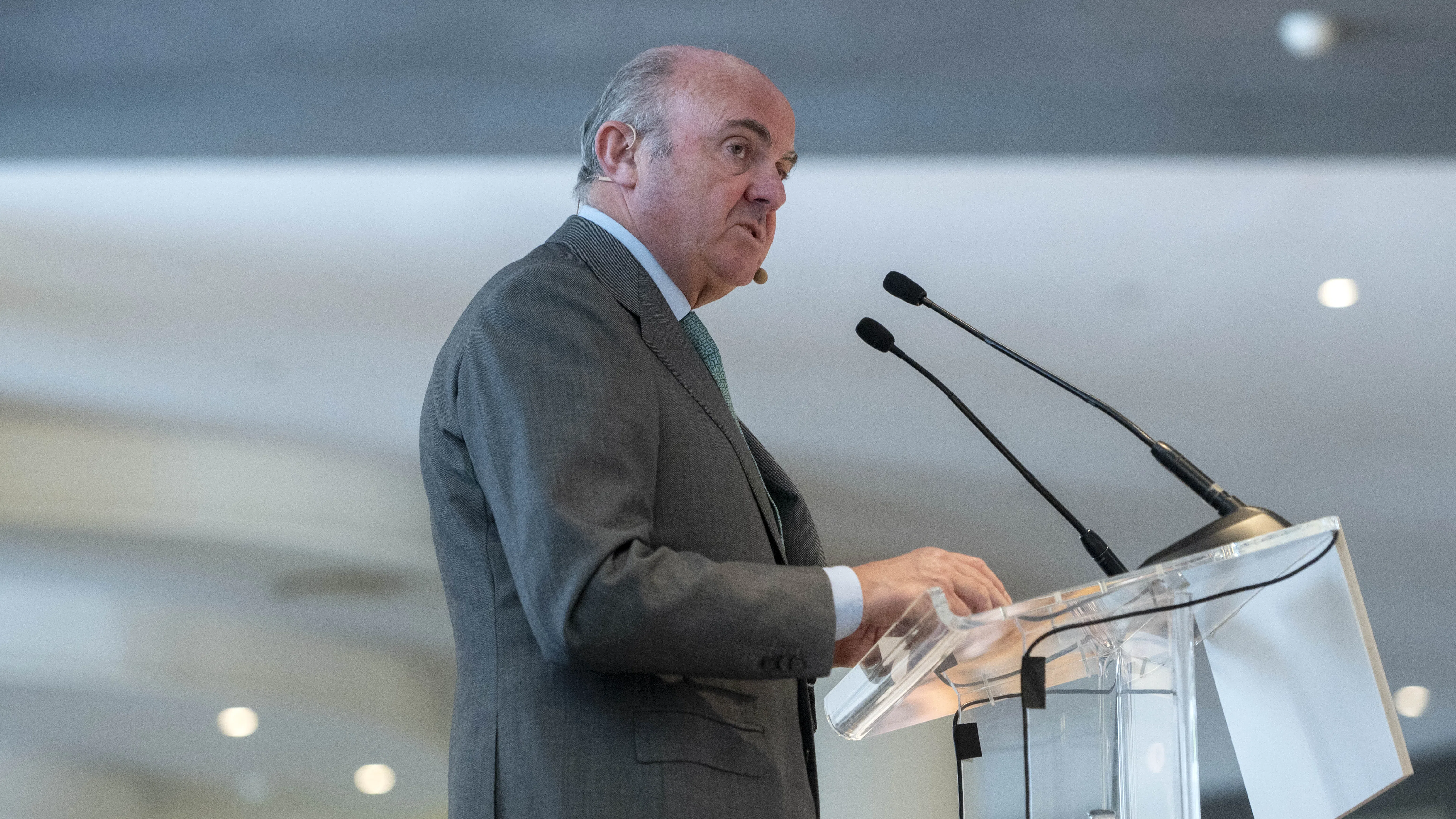 Вицепрезидентът на ЕЦБ: Има нов фактор за фискалната стабилност в еврозоната – разходите за отбрана