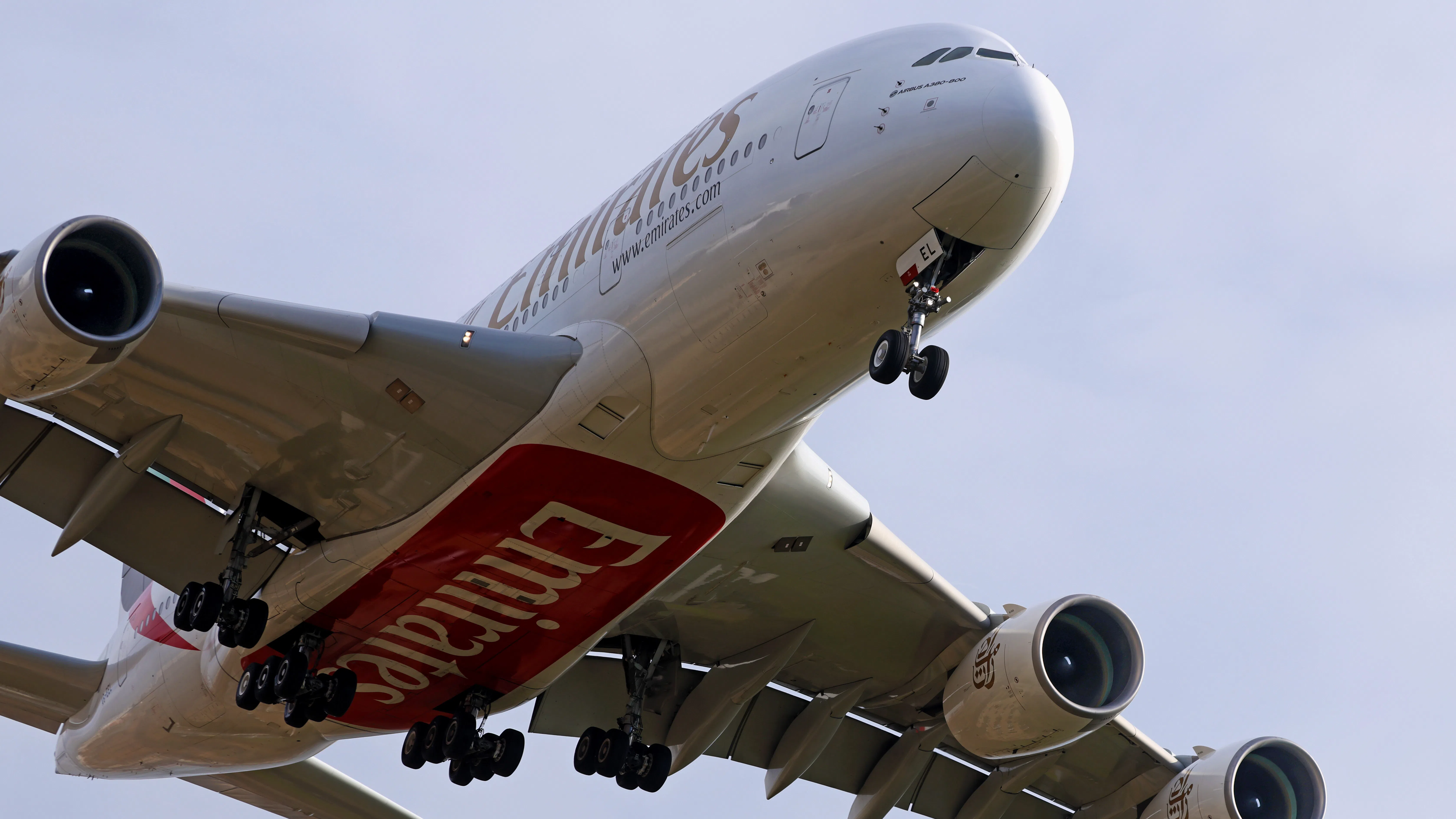 AI влиза в кабината на пилотите: Emirates прогнозира турбуленцията в реално време