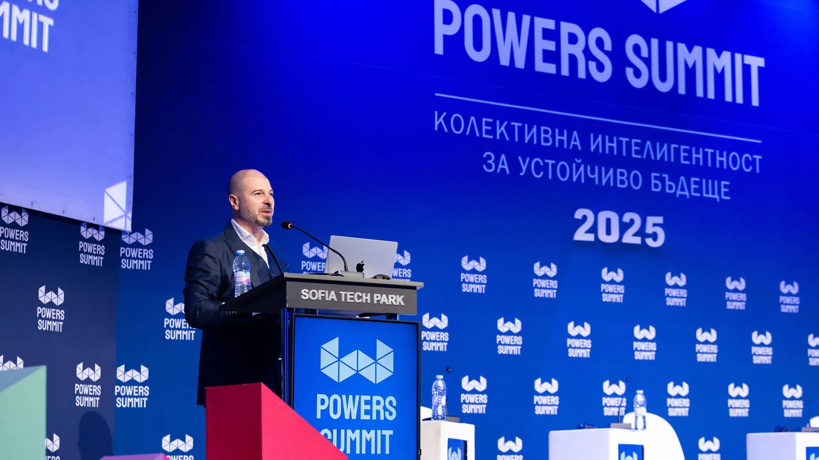 Powers Summit 2025: “Власт, чувай!” – Петото издание на националния форум приключи с обобщение на позициите на бизнеса и акцентите от диалога с политическите представители