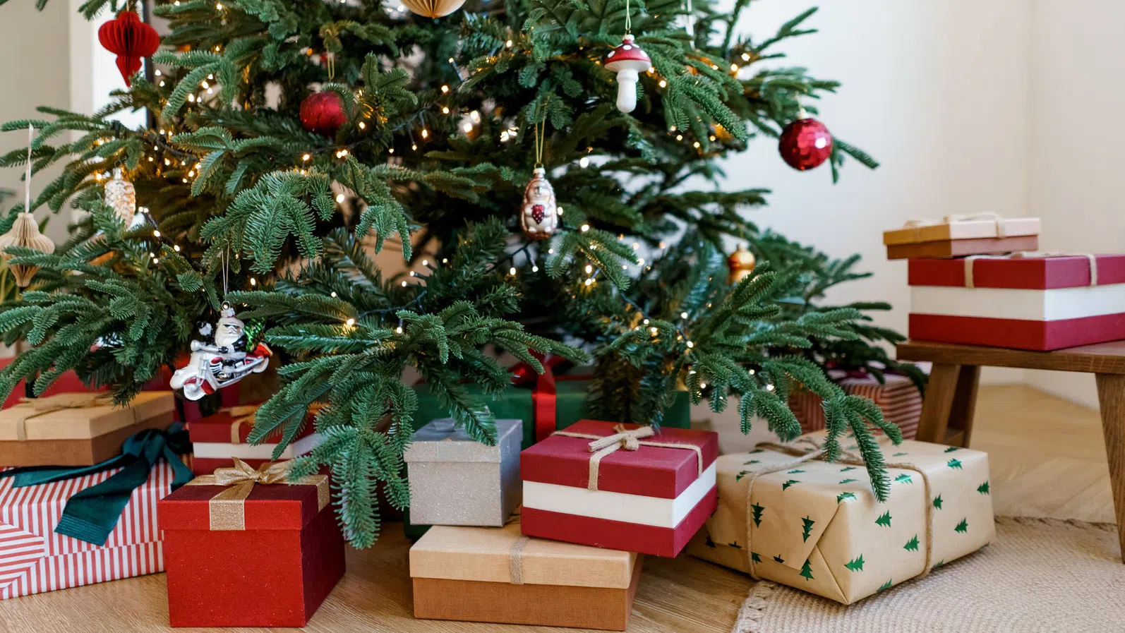 Антиматериалистична Коледа: Традиции от света, които заменят подаръците със смисъл
