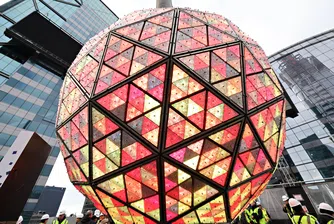 Новогодишната топка и нейният истински произход - как сигналът за време от XIX век стигна до Таймс Скуеър