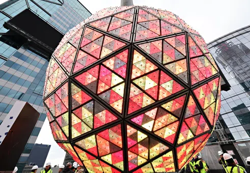 Новогодишната топка и нейният истински произход - как сигналът за време от XIX век стигна до Таймс Скуеър