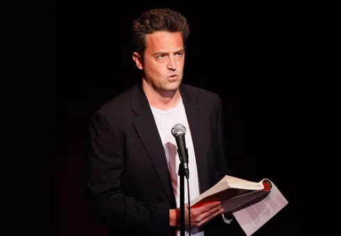 „Трябва да спра и да потърся помощ“: Битката на Матю Пери, която никой не видя