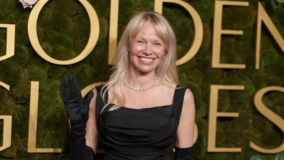 Една тъжна танцьорка. В ролята е Памела Андерсън