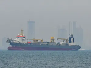 Американски сили потопиха 16 ирански кораба за поставяне на мини, след съобщения, че Техеран минира Ормузкия проток