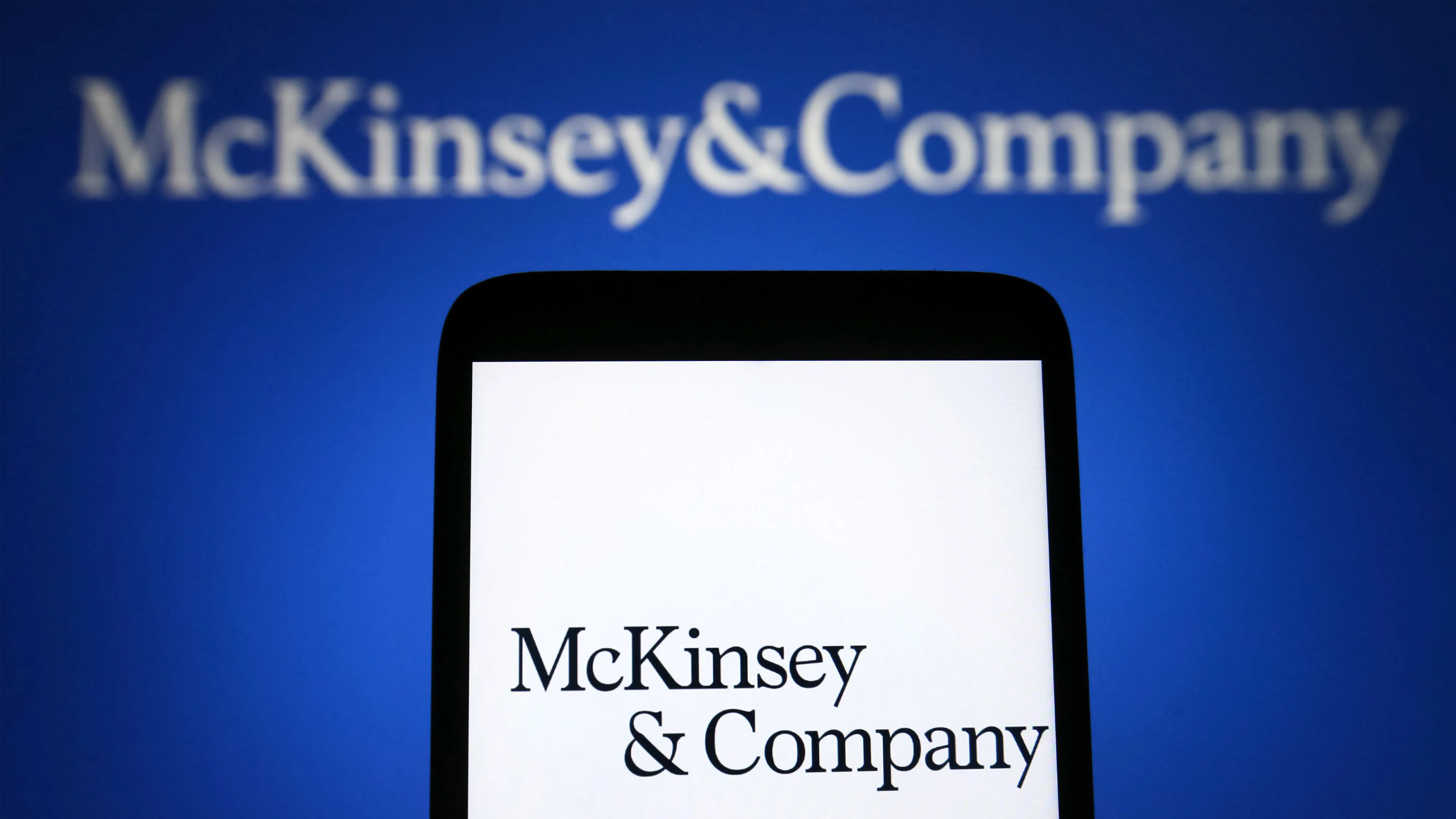 McKinsey съкращава над 300 работни места заради спад в търсенето на консултантски услуги