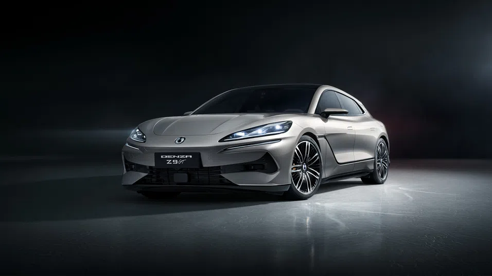 BYD предизвиква Porsche и BMW с петминутно „светкавично зареждане“