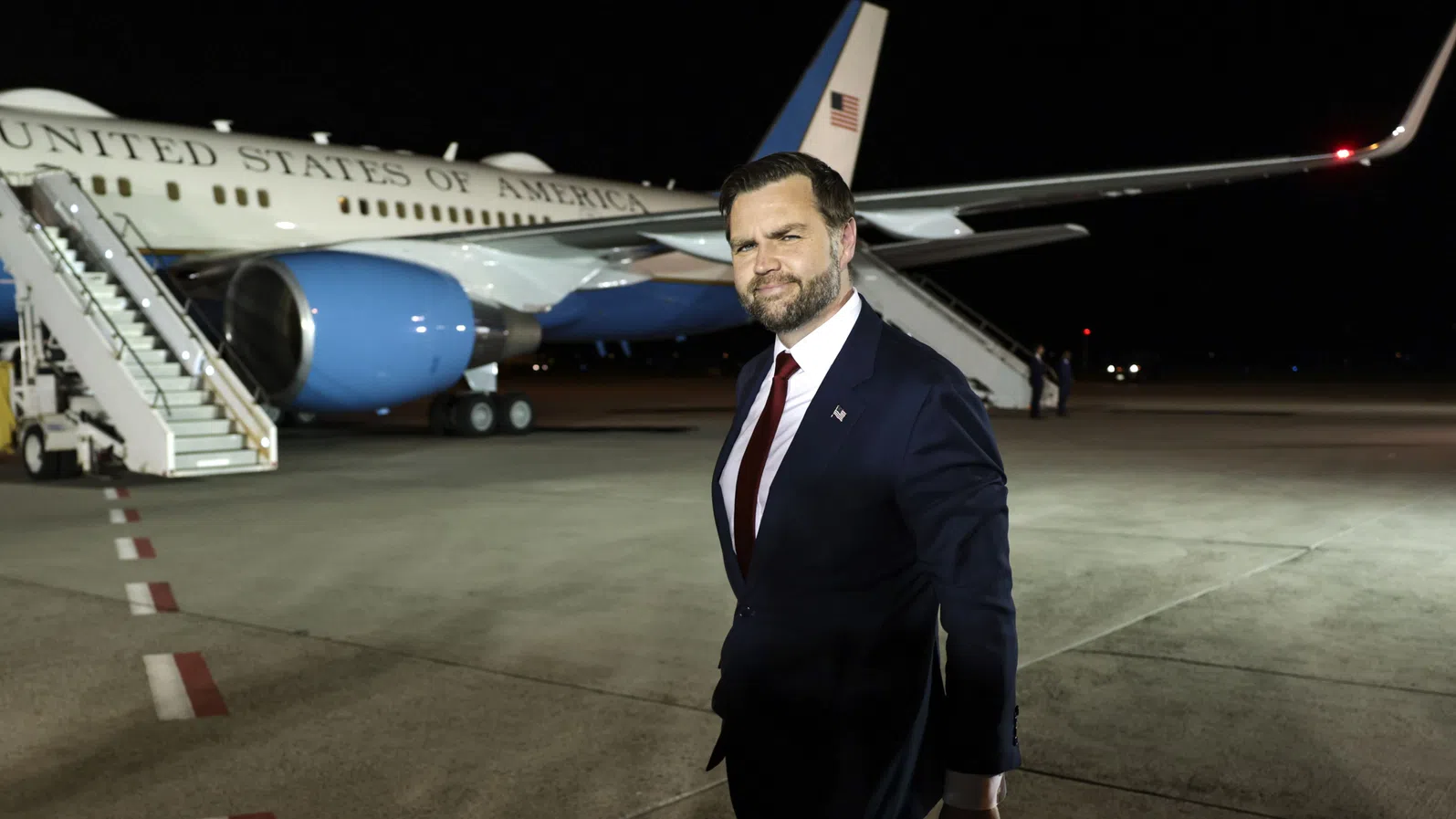 Джей Ди Ванс предупреди Иран срещу манипулации на преговорите в Пакистан