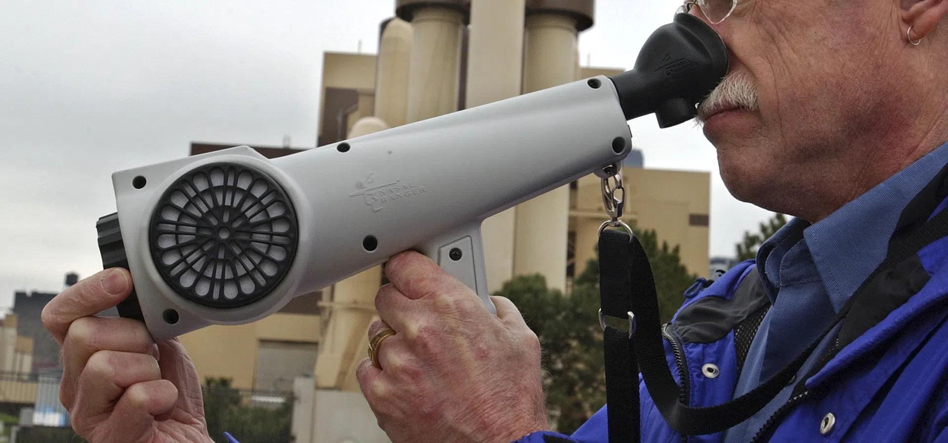 „Група носове“ срещу индустрията: Как се доказват лошите миризми