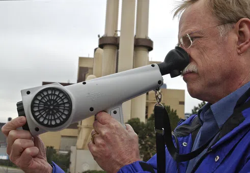 „Група носове“ срещу индустрията: Как се доказват лошите миризми