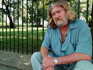 Джо Естерхаз: От най-скъпия сценарист в Холивуд до ръба на самоунищожението