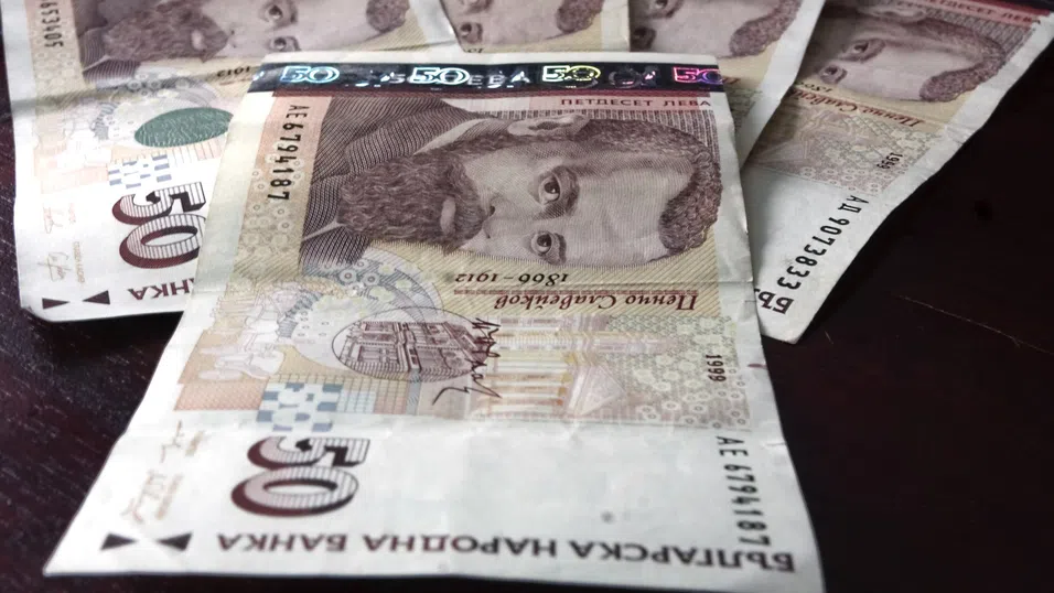 Средният осигурителен доход за април е 1874, 72 лева, съобщи НОИ
