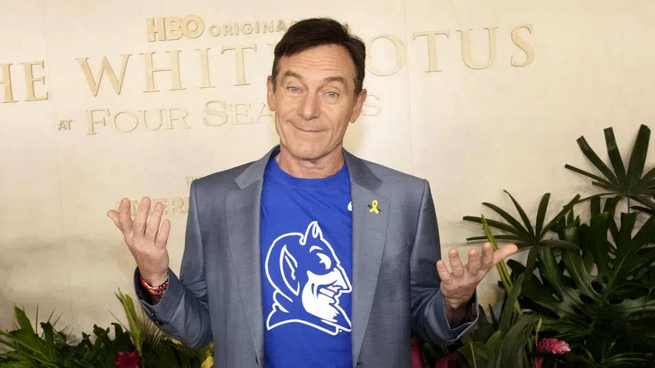 „Исках просто да бъда като другите“: Джейсън Айзъкс за детството си, зависимостите и новото начало