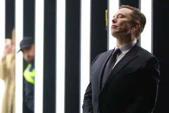 Tesla се изстрелва нагоре, докато роботакситата влизат в правилен завой, а бурята с Тръмп отшумява