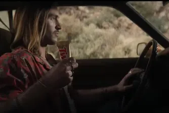 Новата реклама на Twix беше забранена заради опасно шофиране