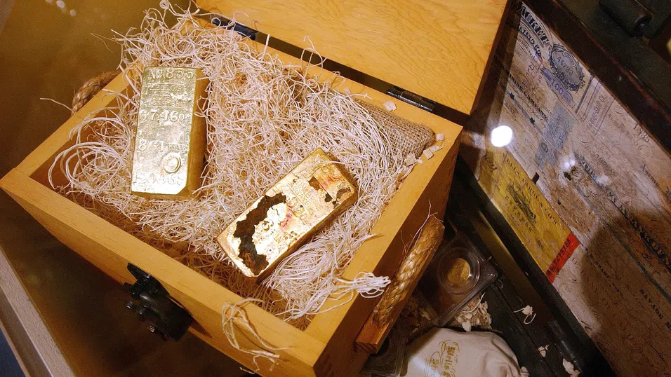 Той намери купища злато на дъното на океана. И това съсипа живота му